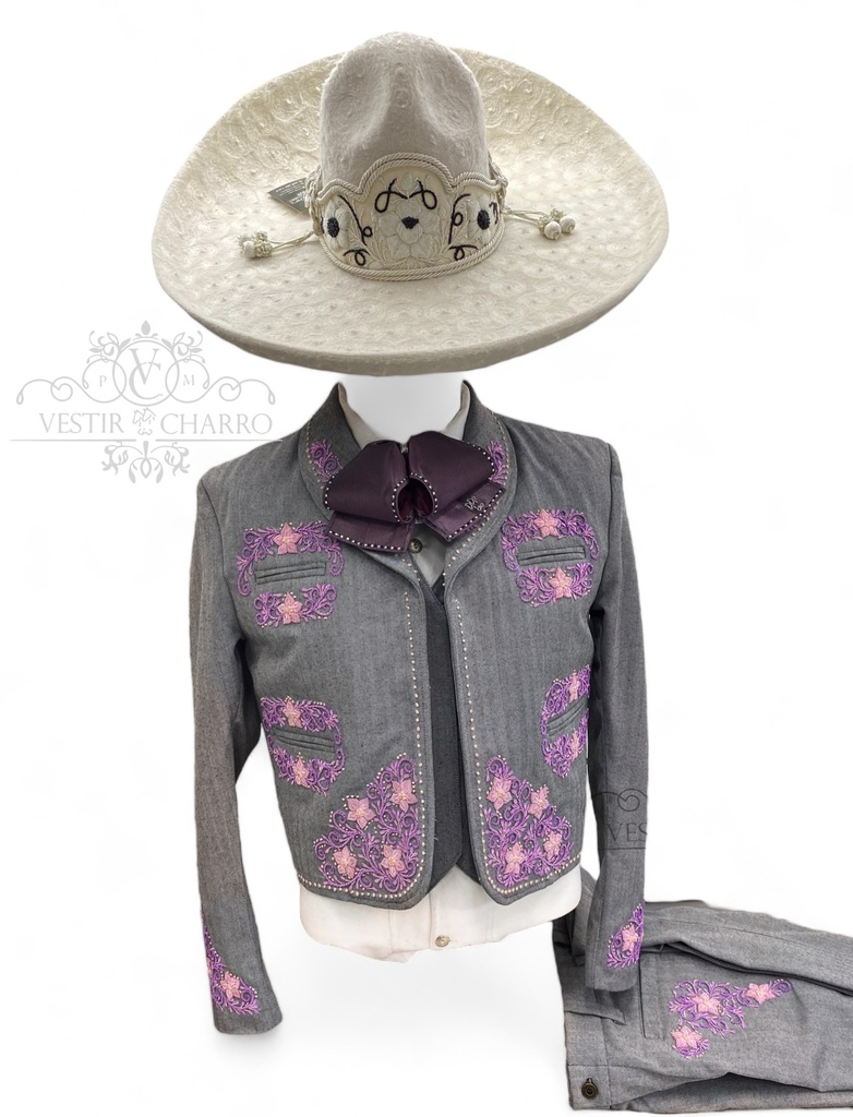 TRAJE GRIS BORDADO EN CANUTILLO MEDIA GALA